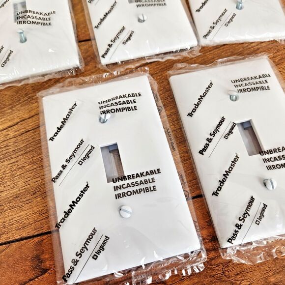 LOT 8 - Pass & Seymour Legrand TP1-W Wall Plate Light Switch White Cover - Picture 2 of 4